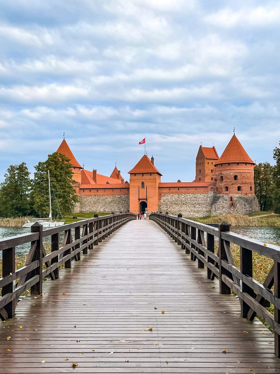 Salos pilis ir ežerai